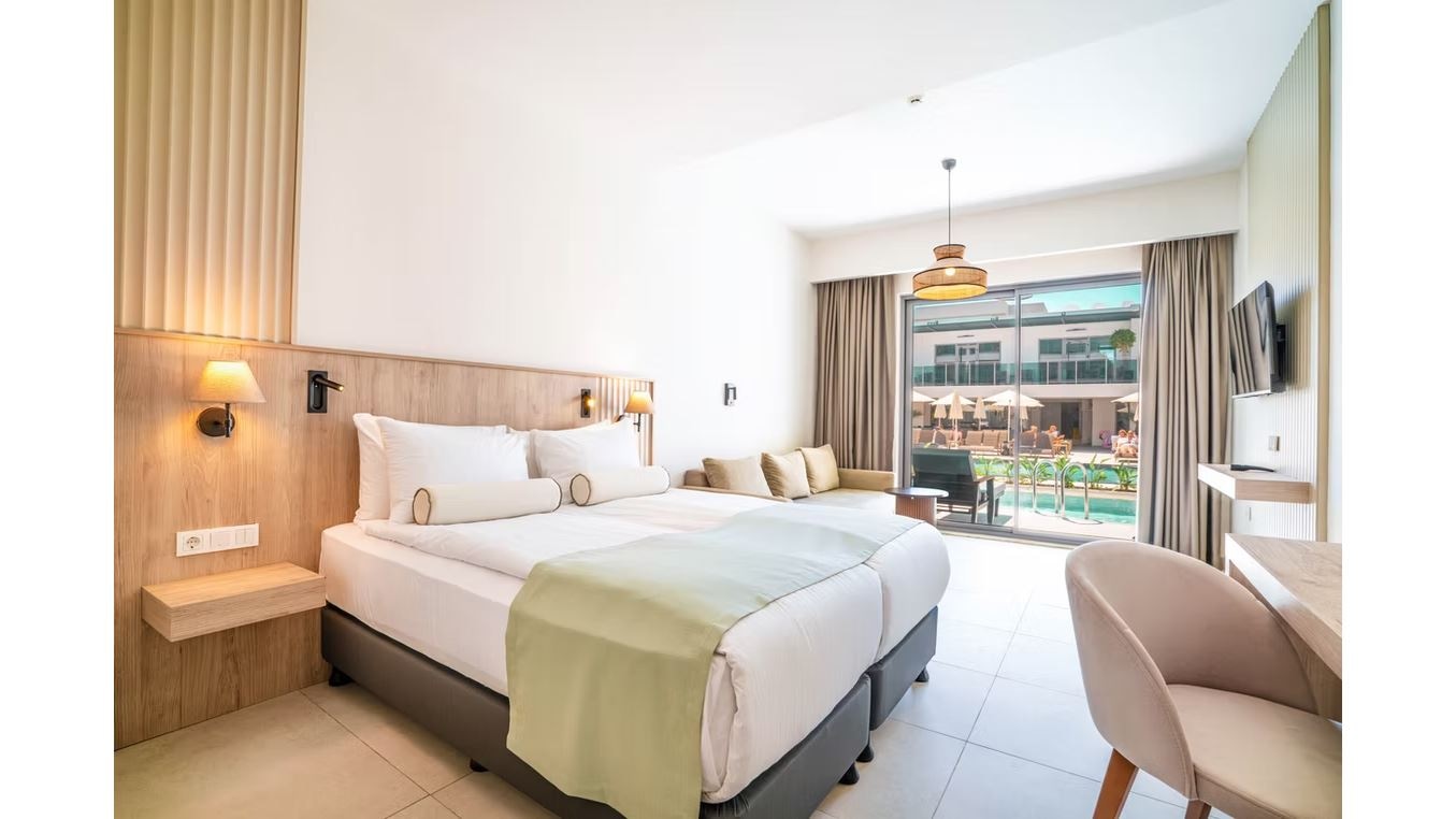 rooms-swimup-room