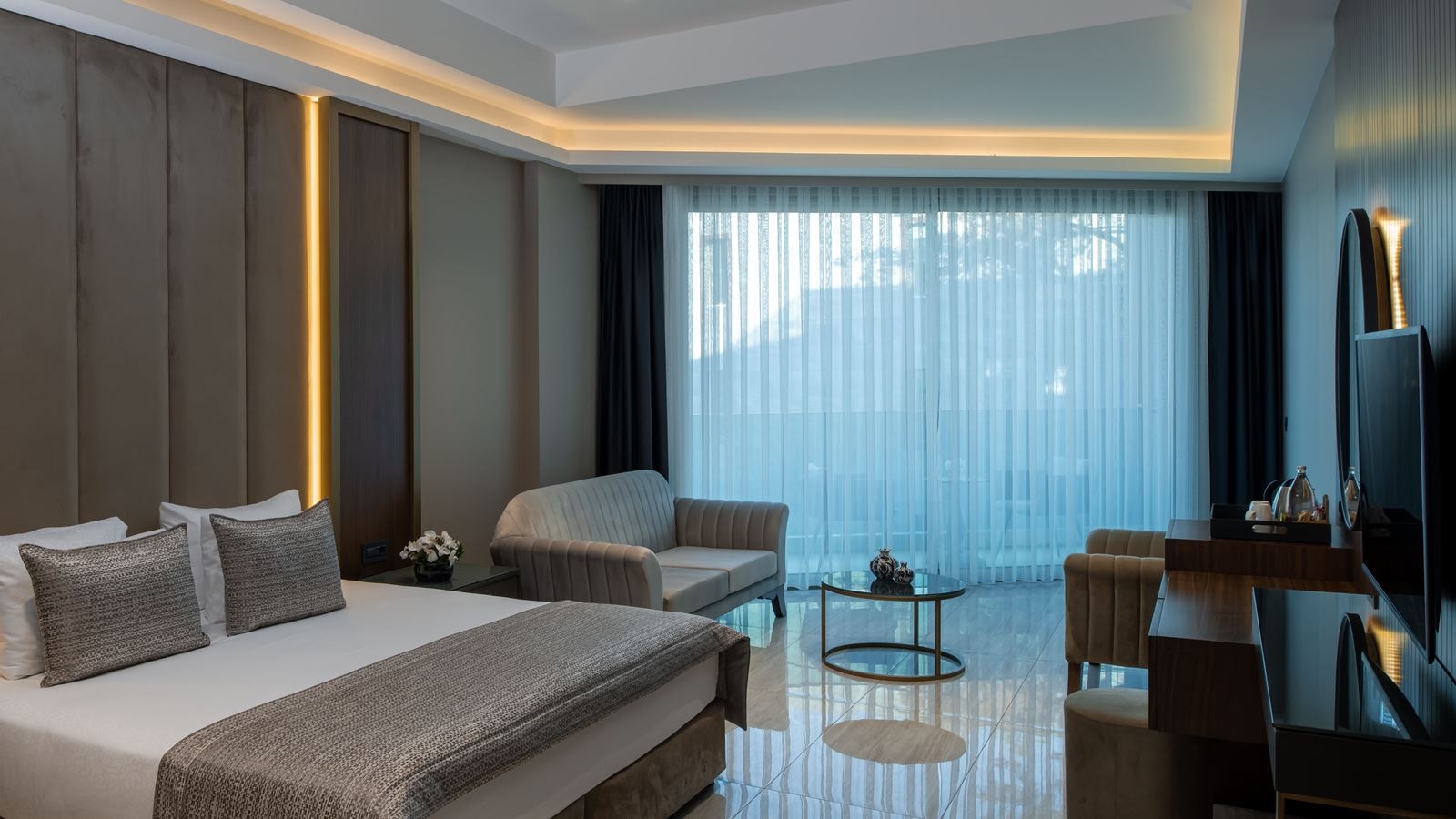 rooms-family-suite-land-view