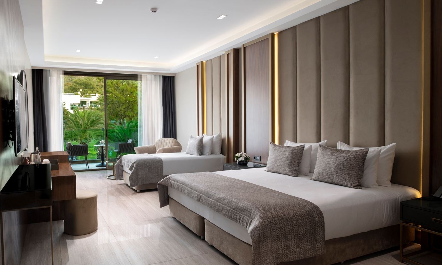 rooms-superior-room-land-view