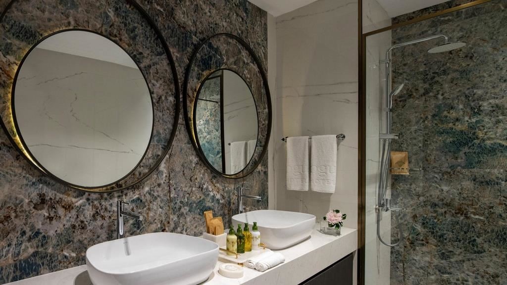 rooms-family-suite-sea-view-two-bedroom