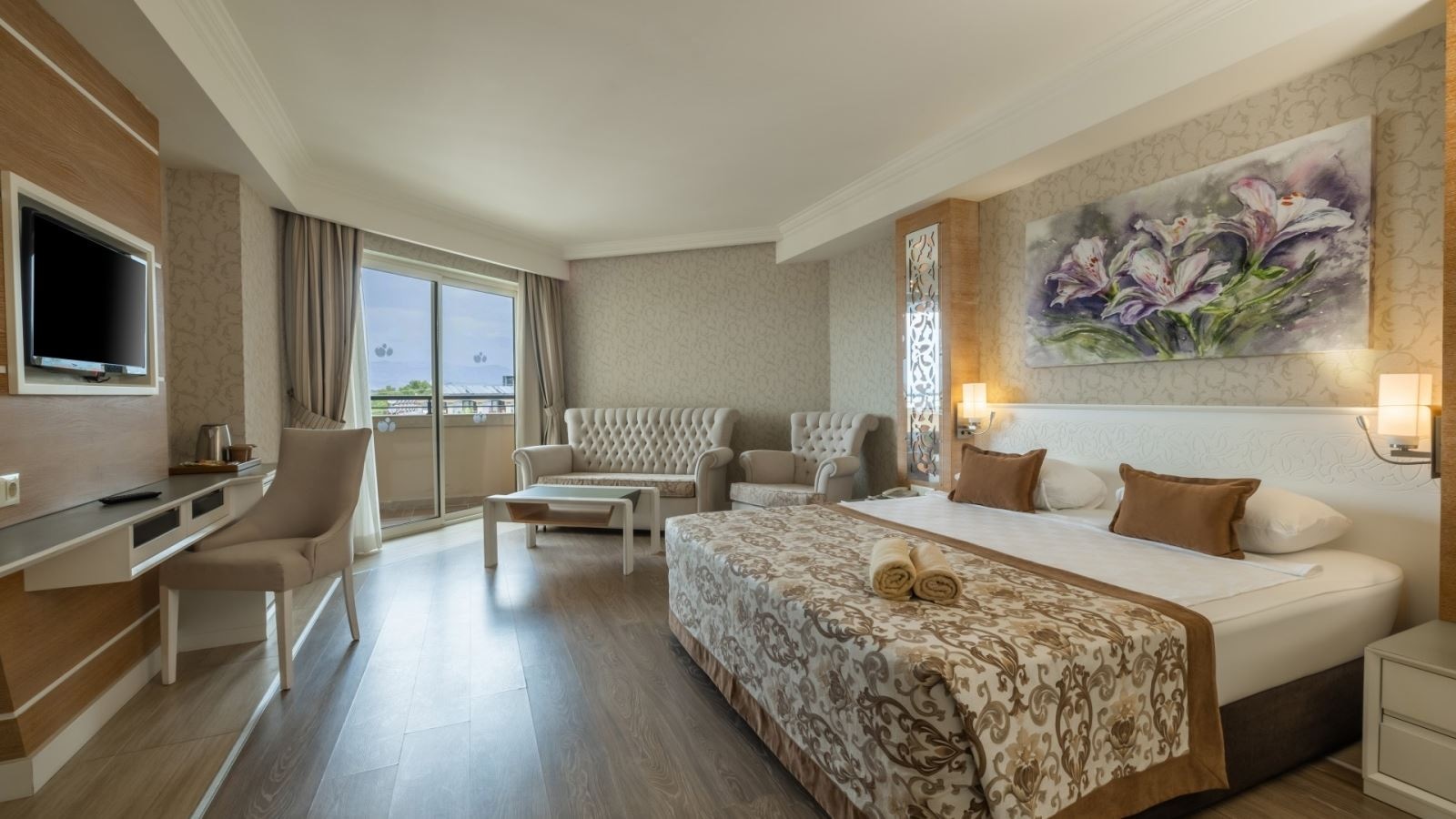 rooms-family-room-land-view