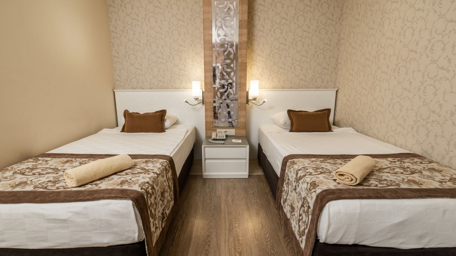 rooms-family-room-land-view