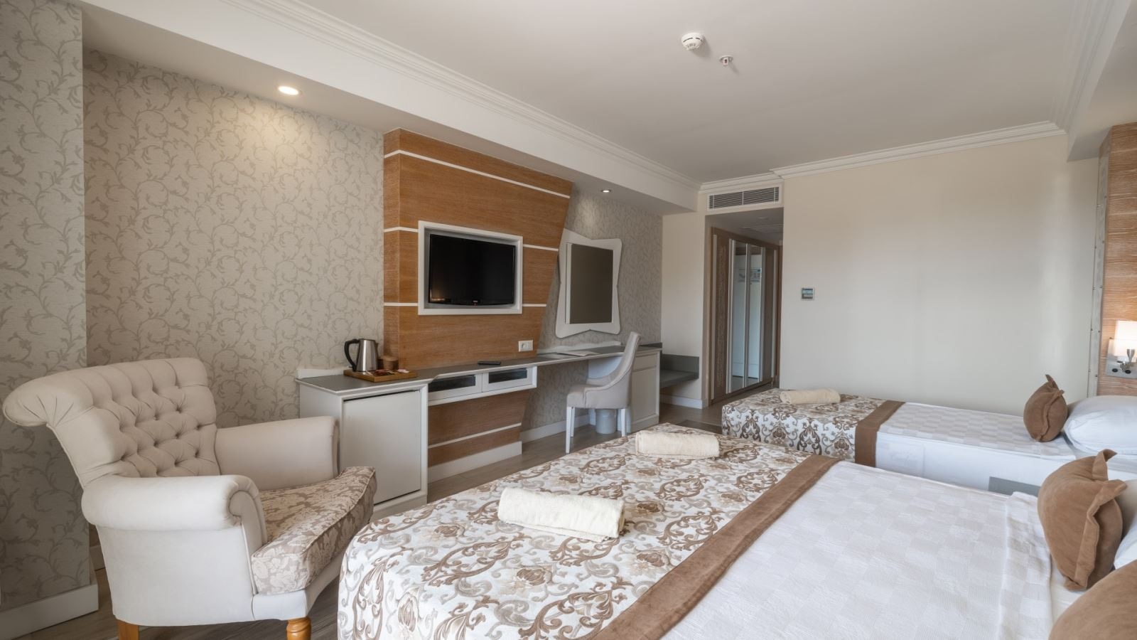 rooms-standard-room-side-sea-view