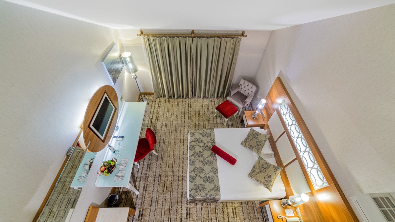 rooms-theodora-building-family-room-2-bedrooms