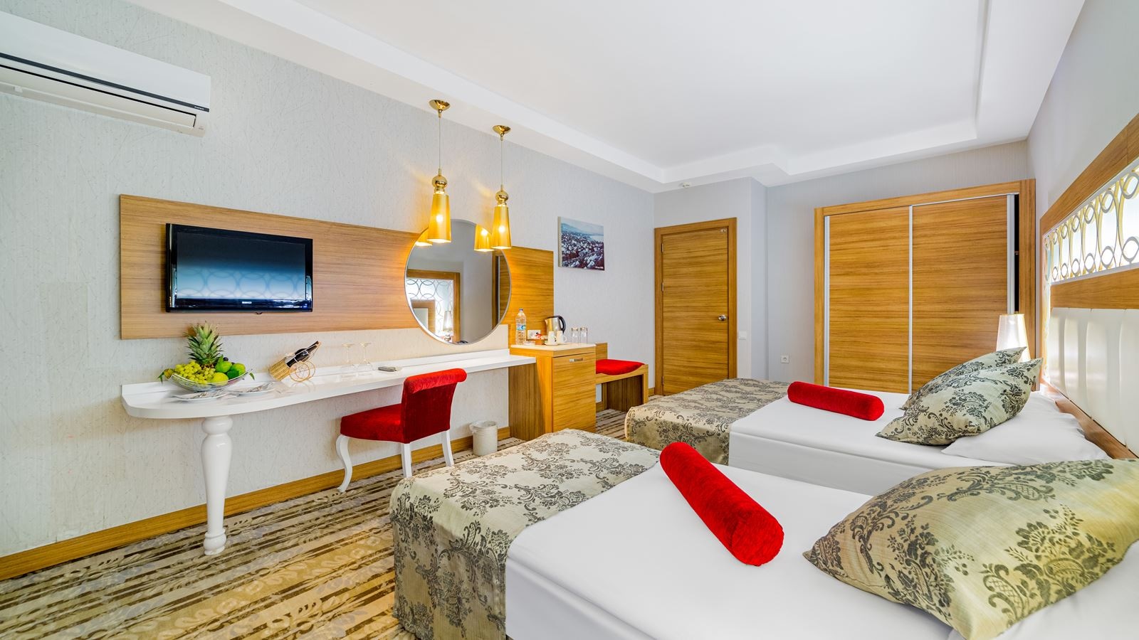 rooms-main-building-family-room-2-bedrooms