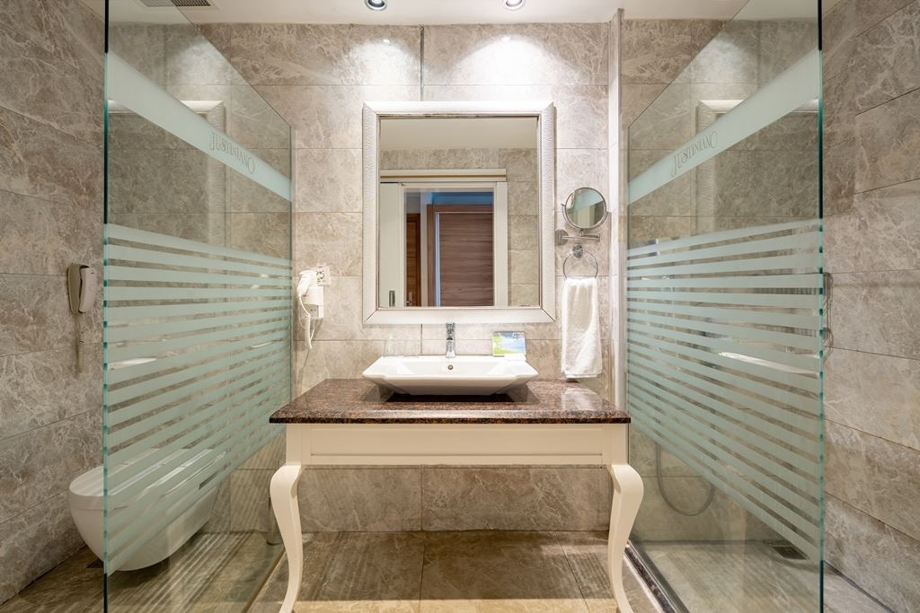 rooms-theodora-building-standard-room