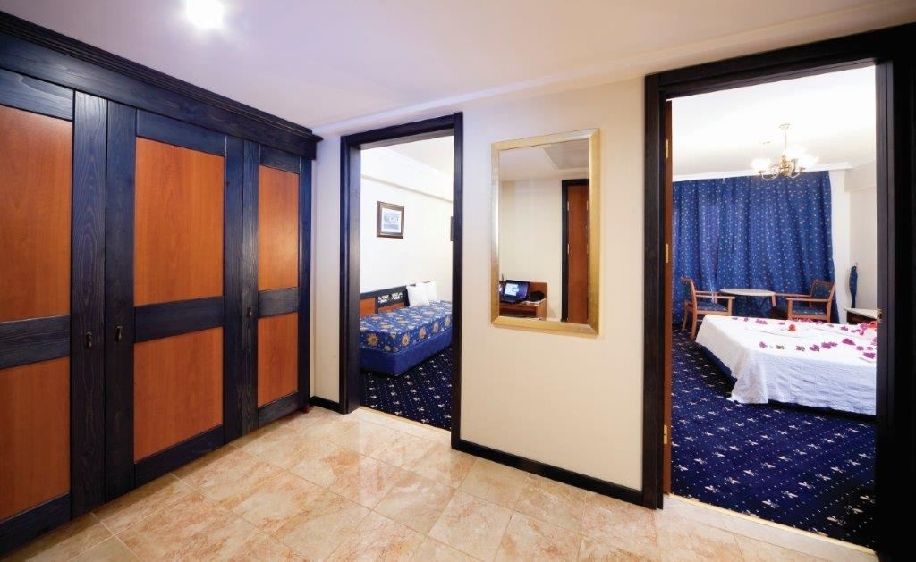 rooms-family-room-landview