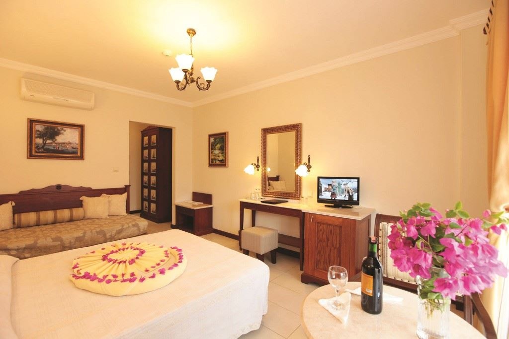 rooms-coral-room-anex-building-promo