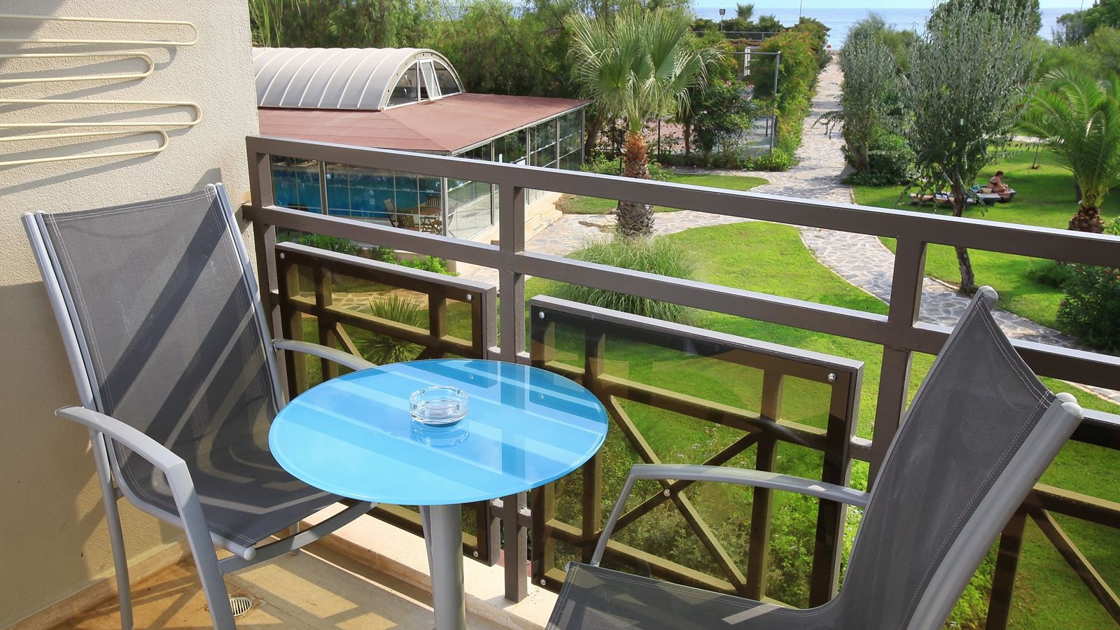 rooms-family-room-sea-view