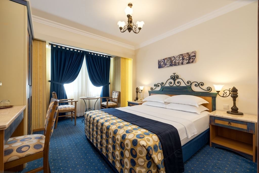 rooms-family-room-sea-view