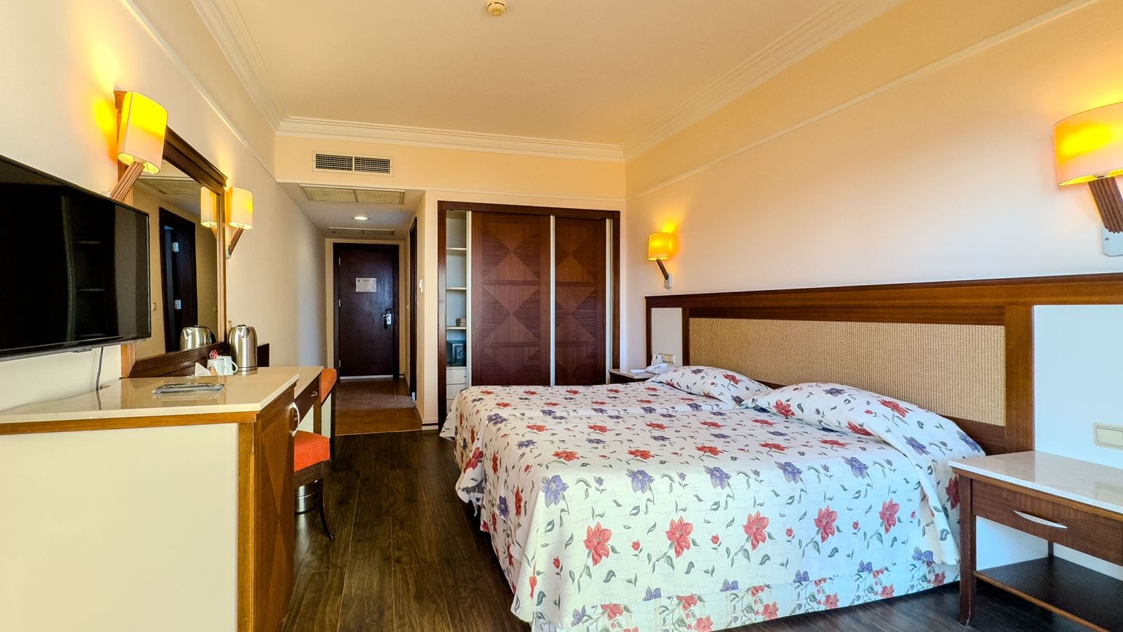 rooms-promo-room-with-balcony
