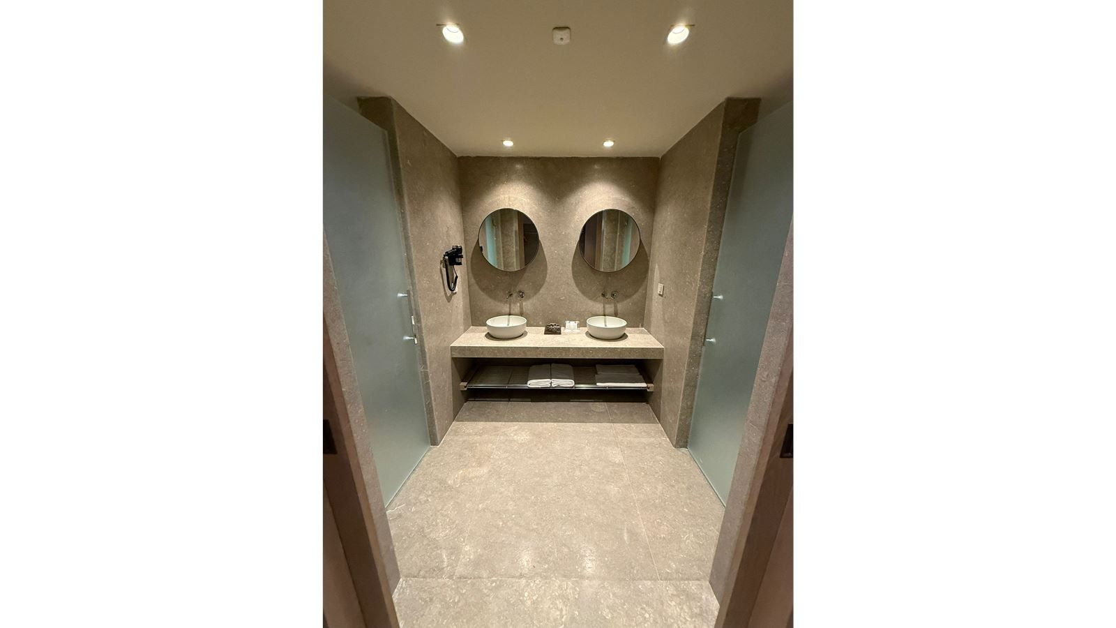 rooms-superior-standard-large-sea-view-room-with-balcony