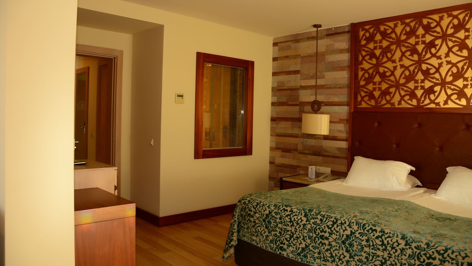 rooms-family-side-sea-view-with-balcony