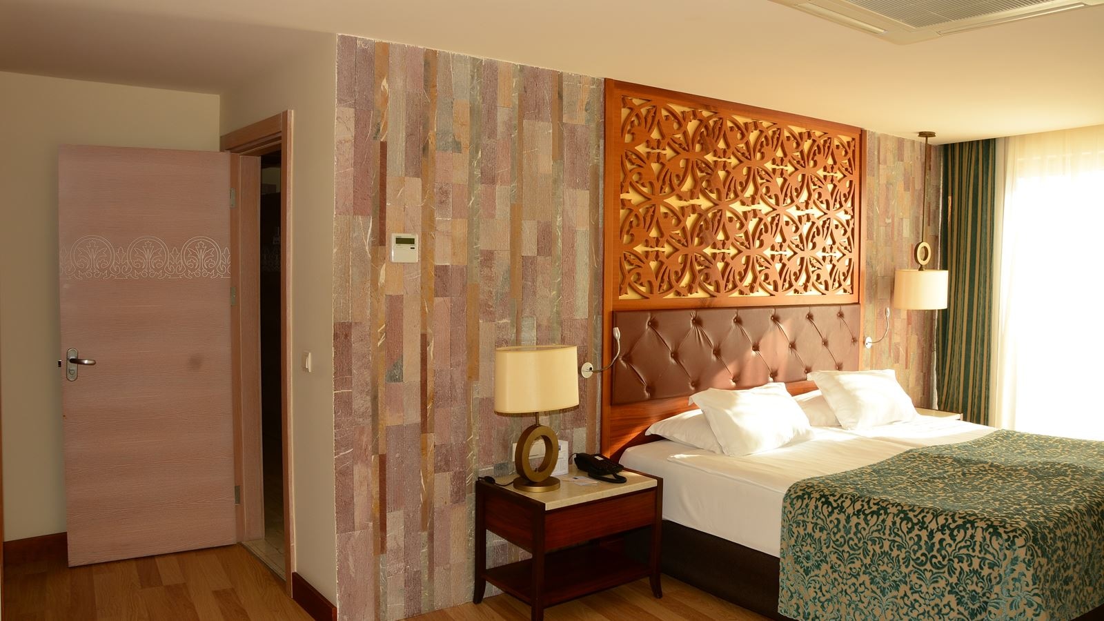 rooms-family-side-sea-view-with-balcony