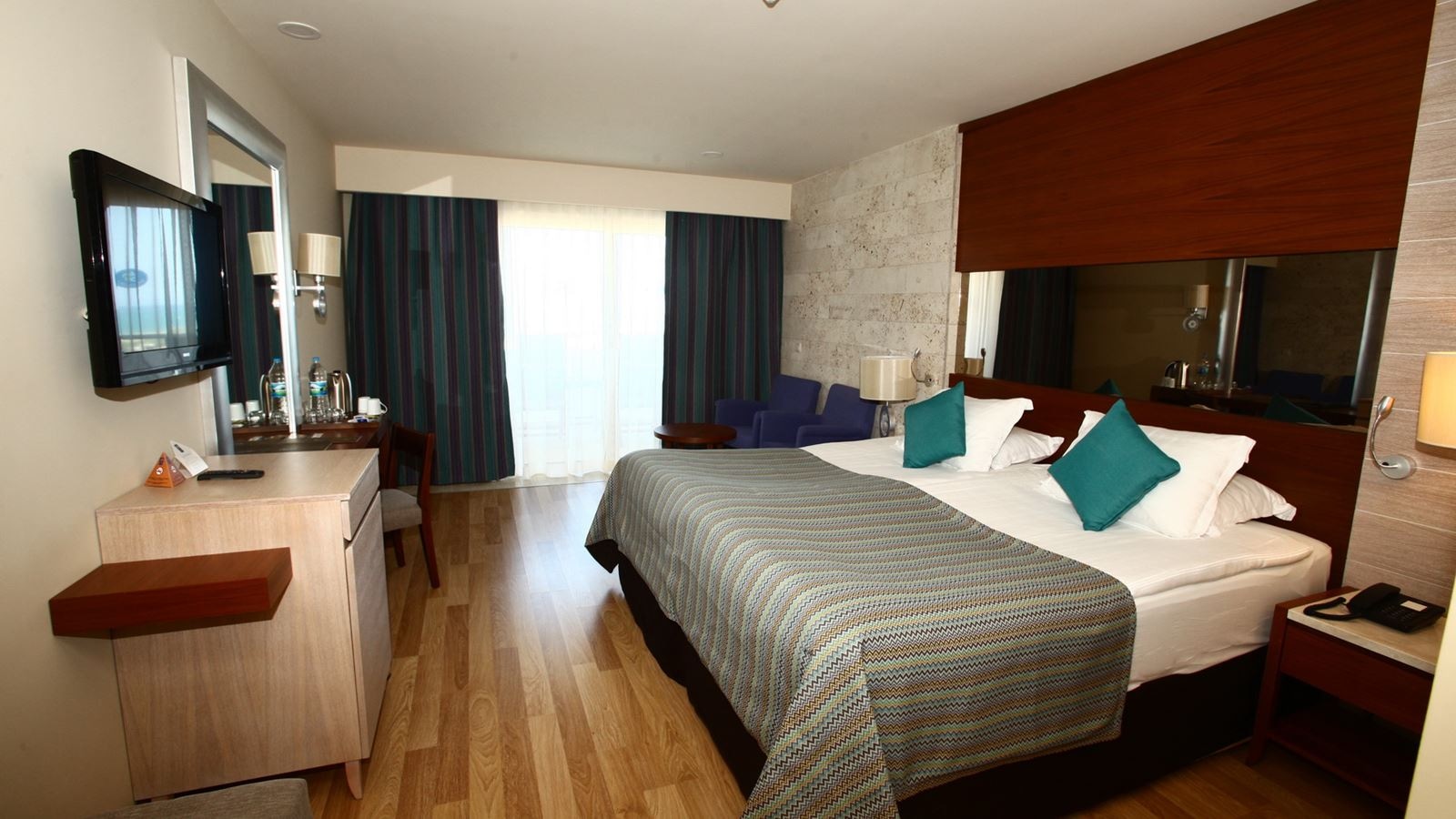 rooms-standard-room-side-sea-view-with-balcony