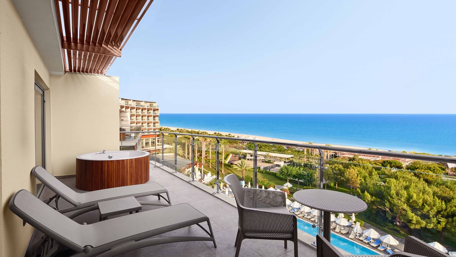 rooms-family-penthouse-with-jacuzzi-on-terrace