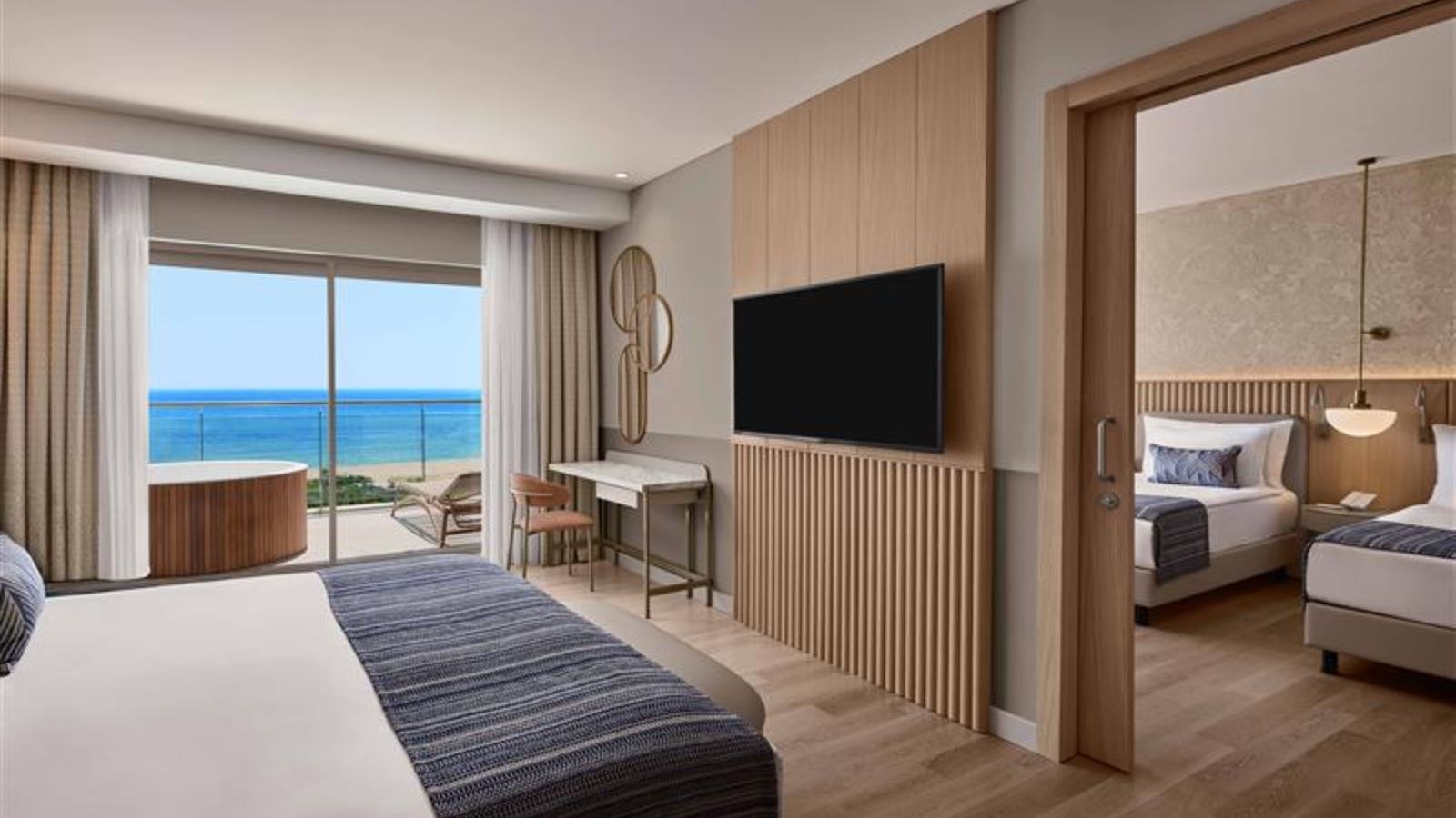 rooms-family-penthouse-with-jacuzzi-on-terrace