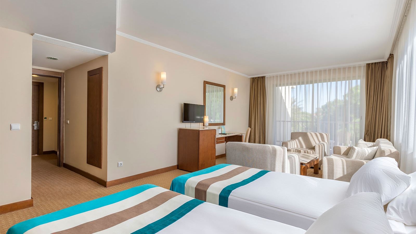 rooms-zeus-suit-room