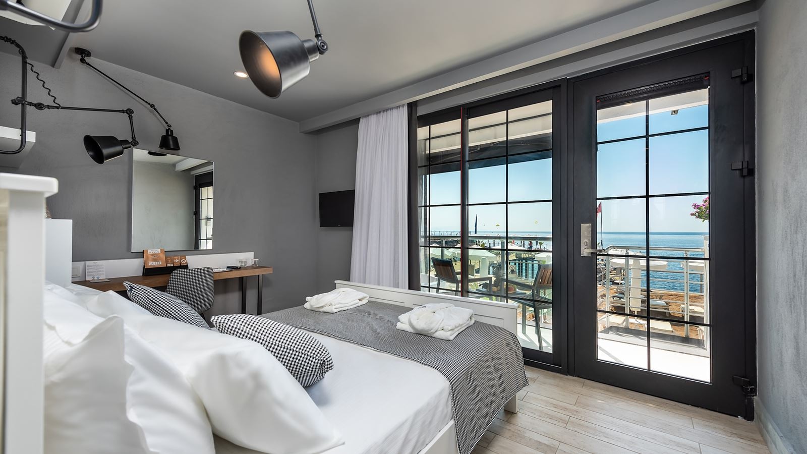 rooms-premium-beach-front-room