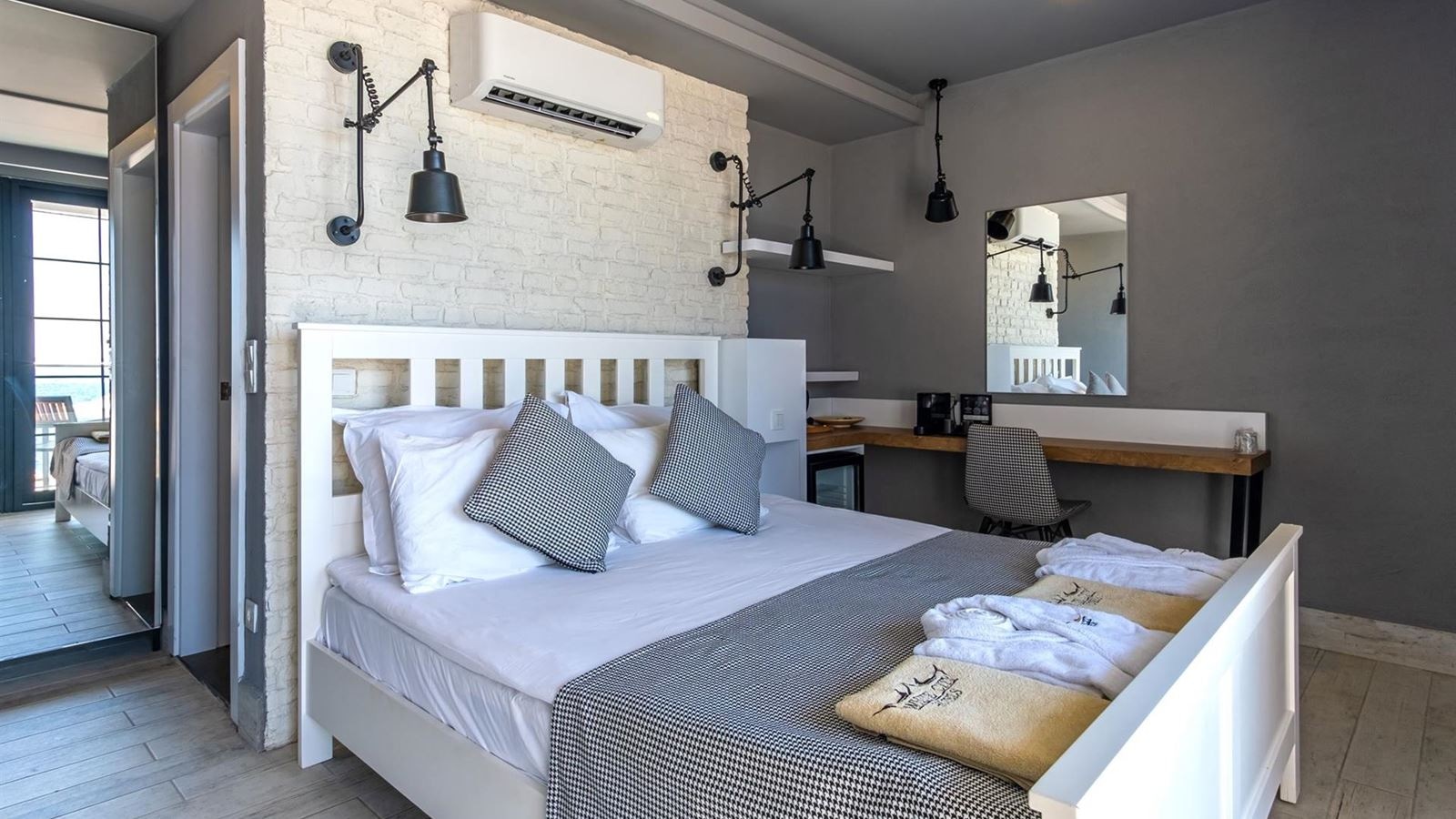 rooms-premium-beach-front-terrace-room