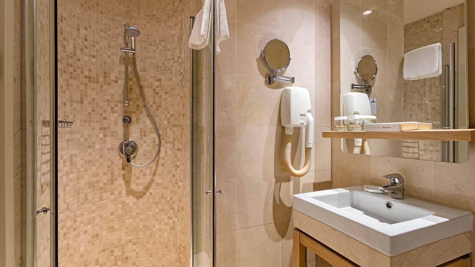 rooms-colonel-suite