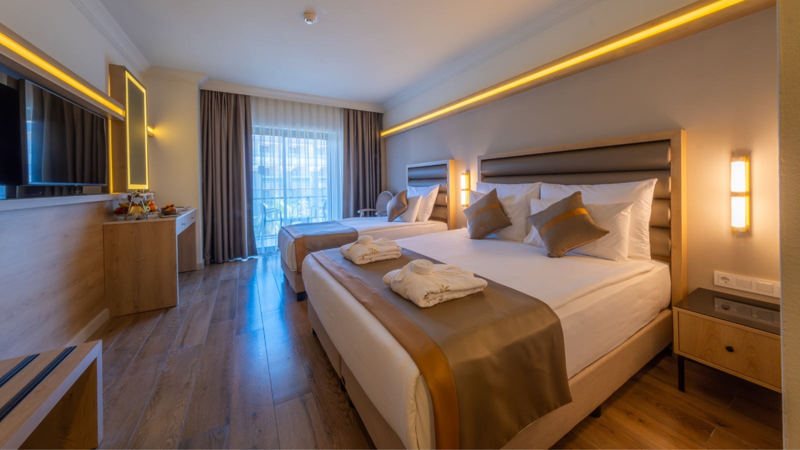 rooms-standard-room-sea-view-with-balcony