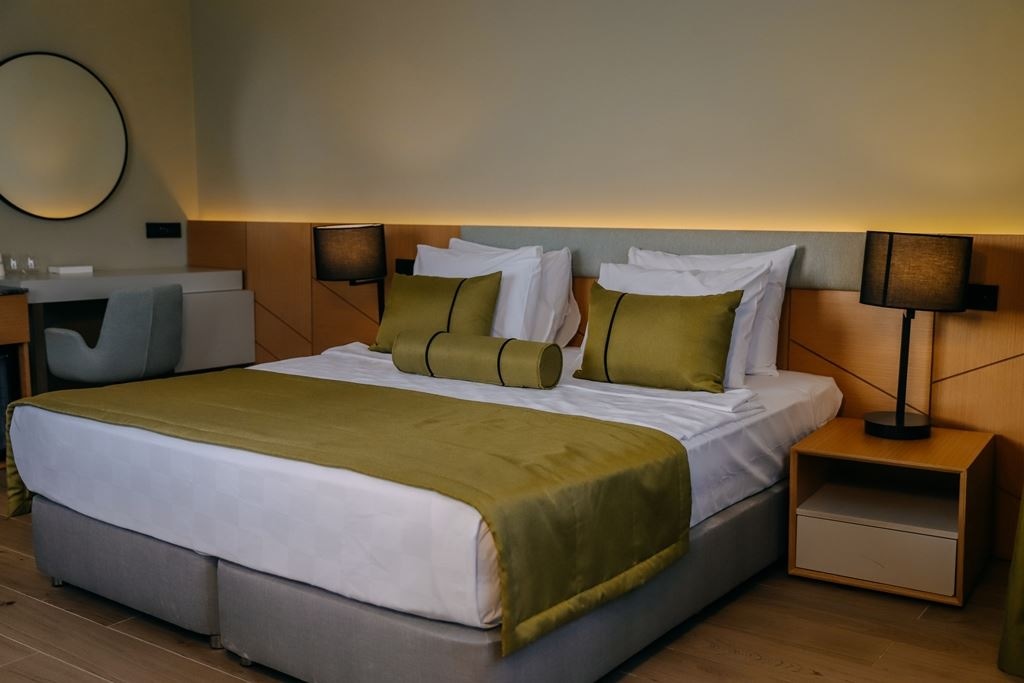 rooms-standard-room-land-view