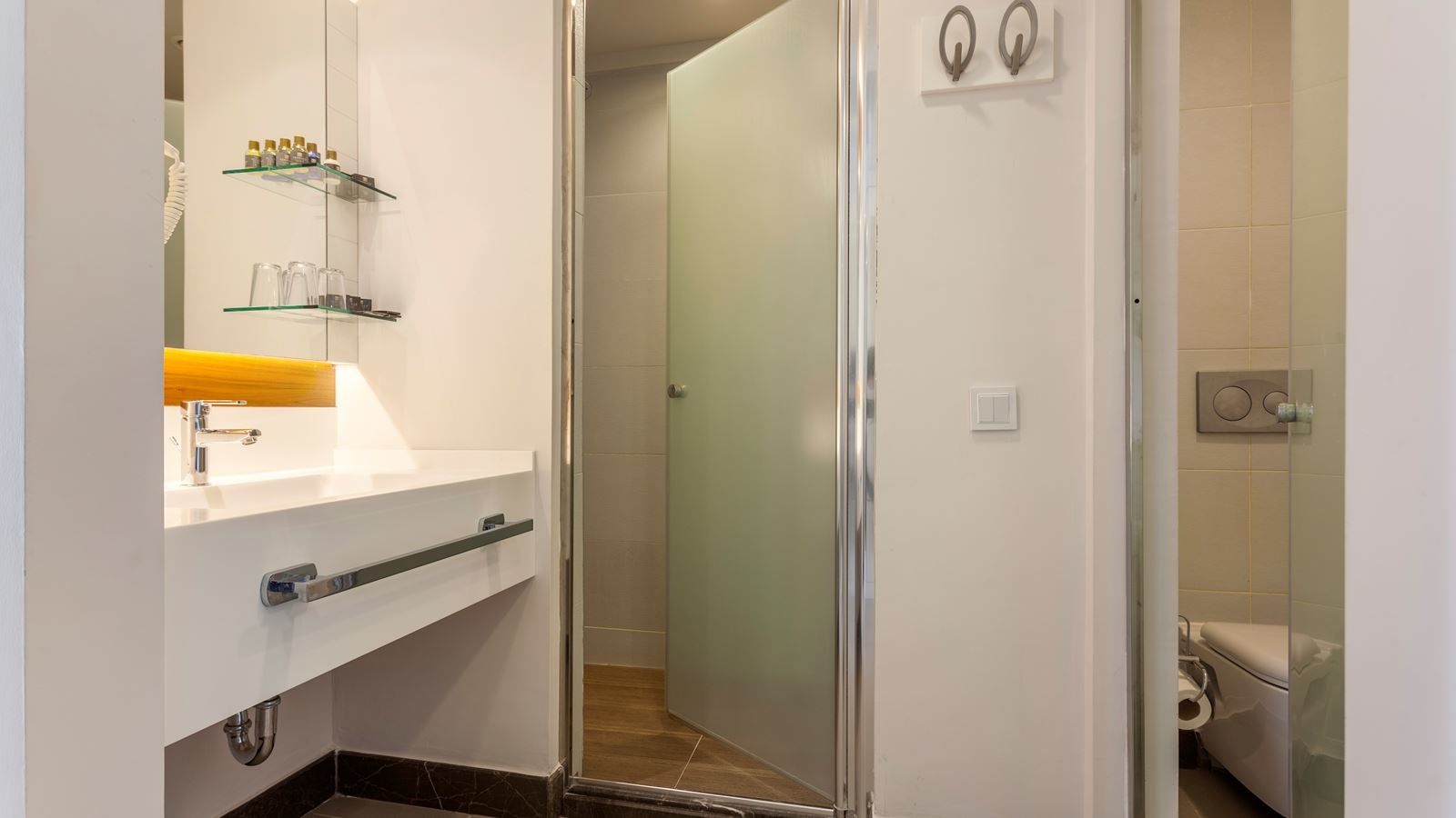 rooms-standard-superior-double-roomroh