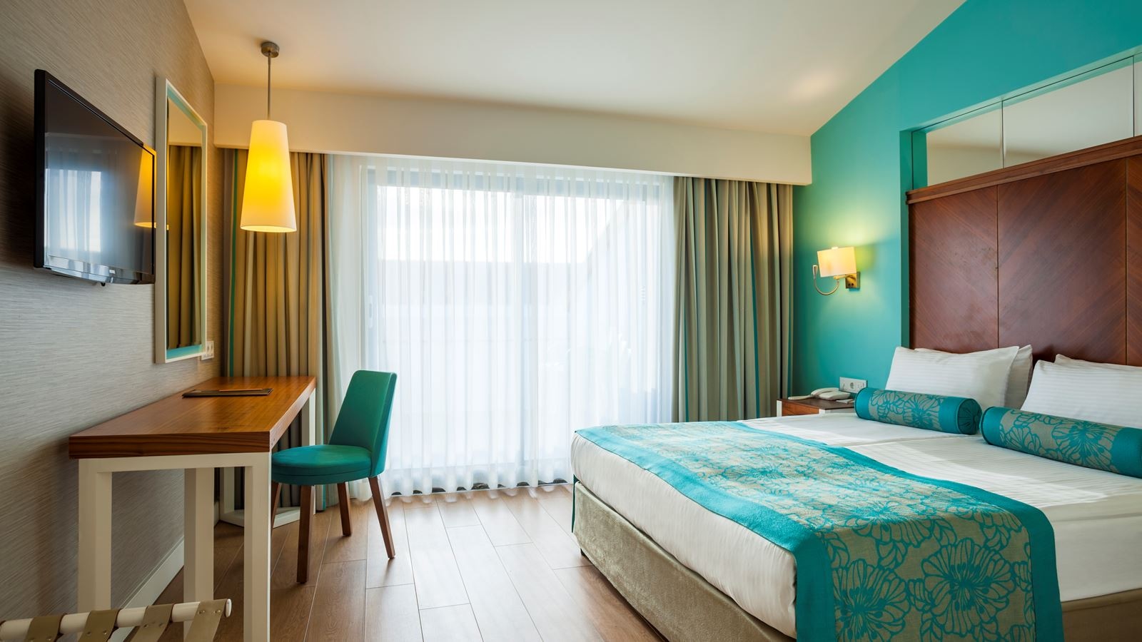 rooms-standart-room-pool-view