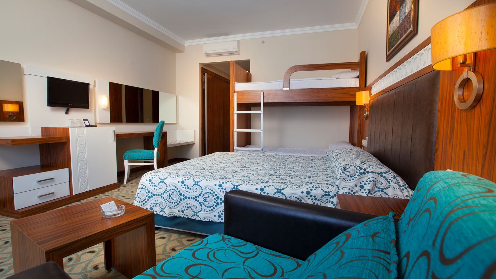 rooms-family-bunked-room