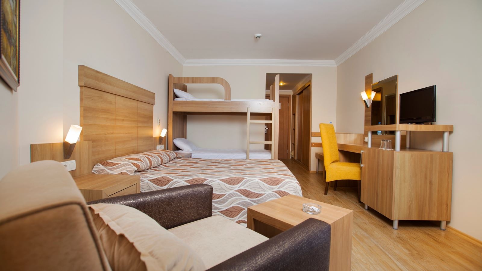 rooms-family-bunked-room