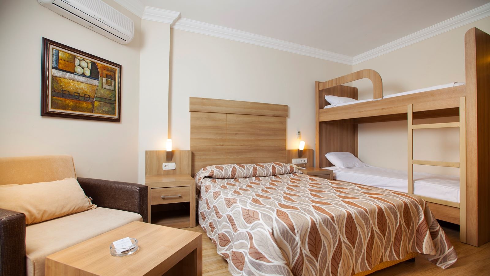 rooms-family-bunked-room