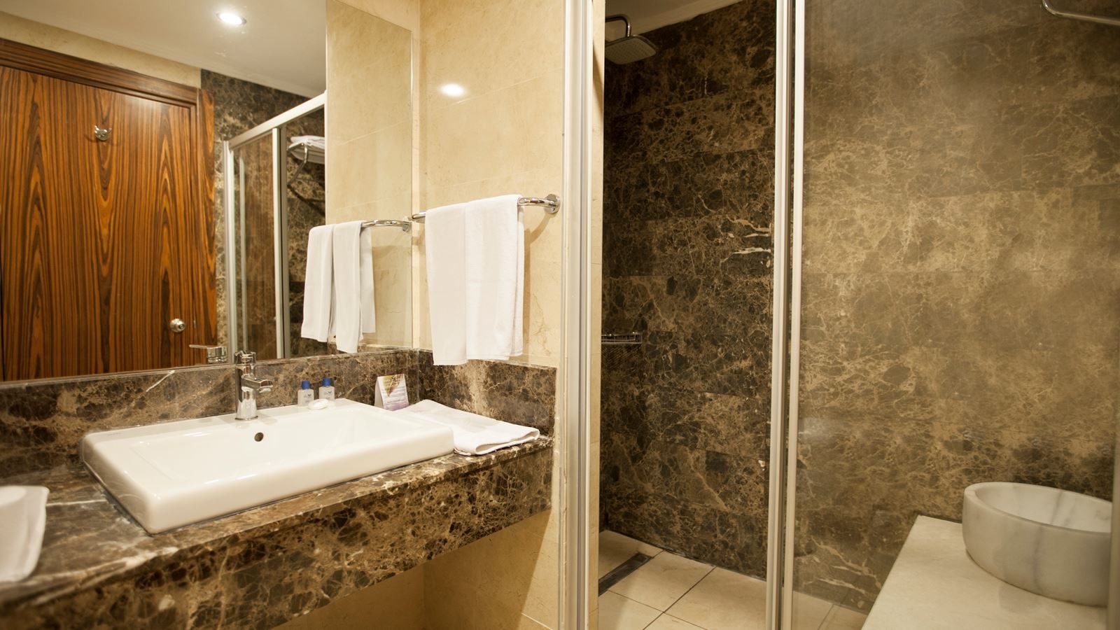 rooms-family-bunked-room