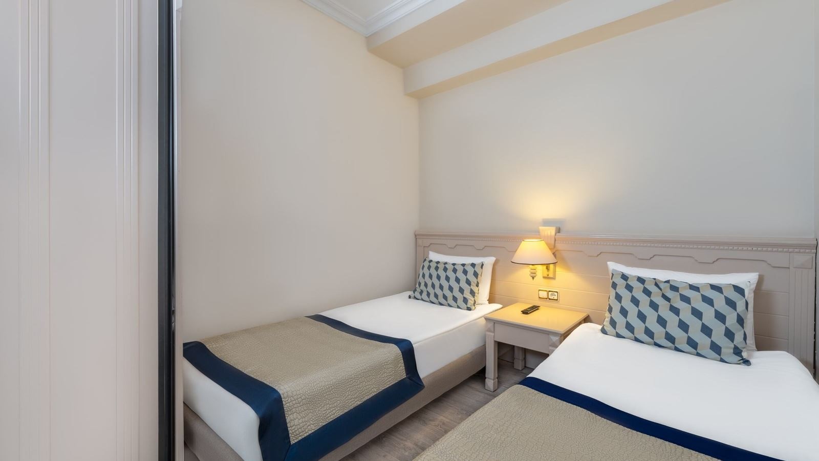 rooms-hotel-senior-suite