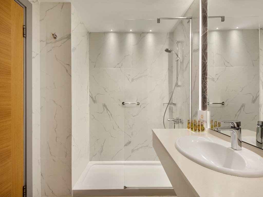 rooms-deluxe-room-sea-view-single-room