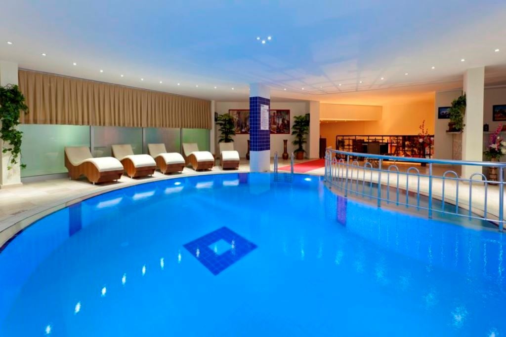 pools-indoor-pool