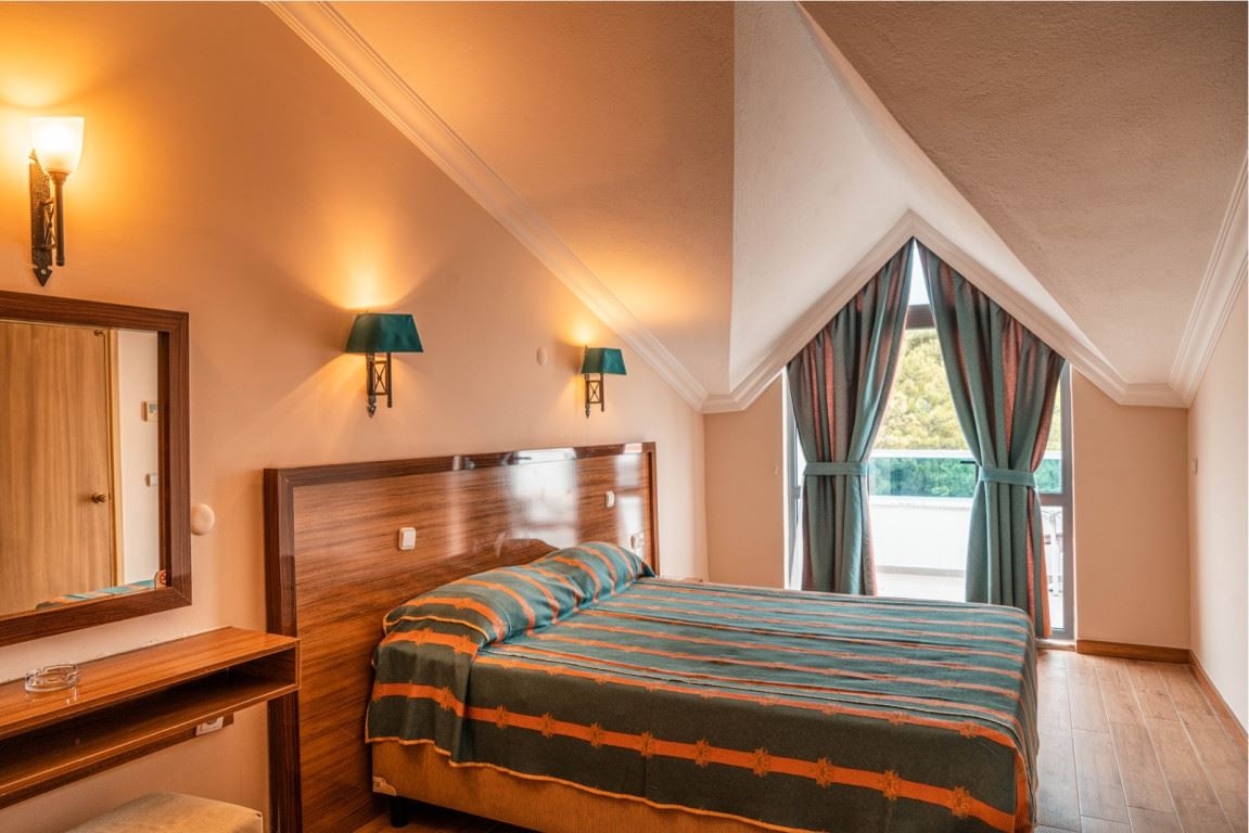 rooms-club-family-room