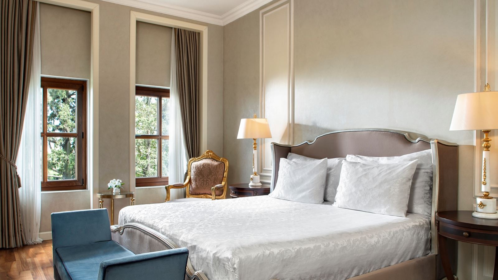 rooms-deluxe-room
