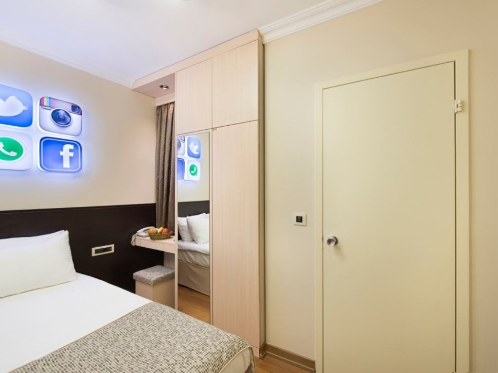 rooms-economy-single-room--no-window