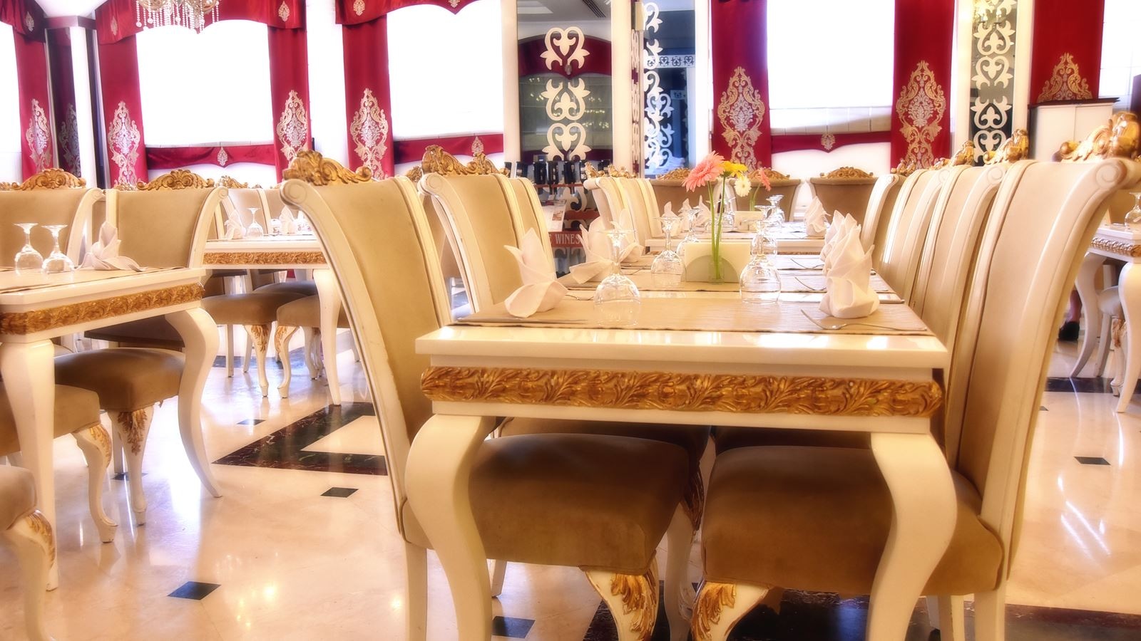 restaurants-main-building