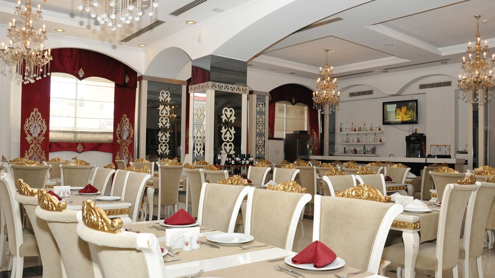 restaurants-main-building