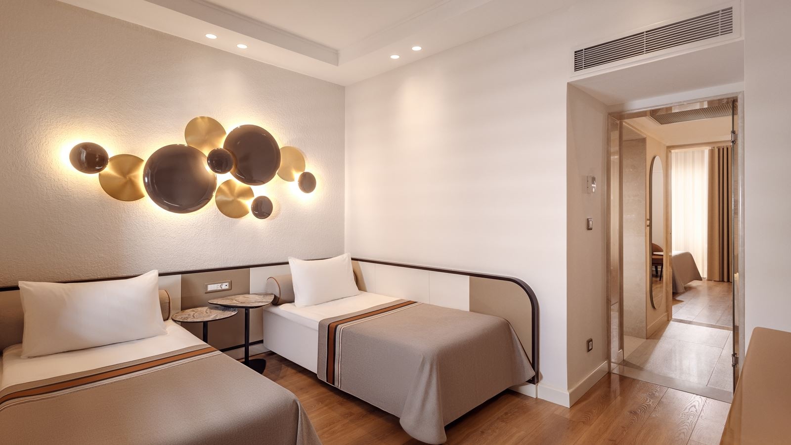 rooms-deluxe-family-land-view