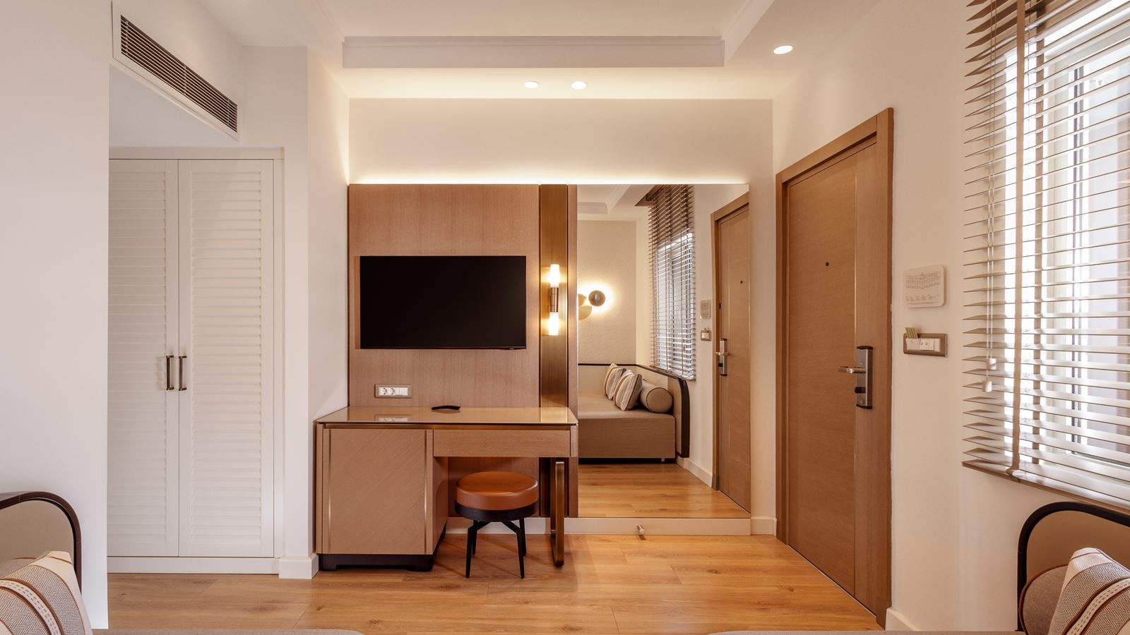 rooms-deluxe-family-land-view