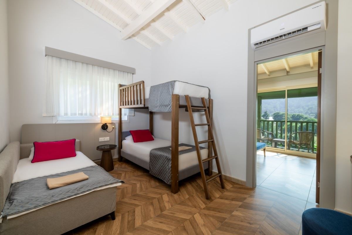 rooms-deluxe-family-room-with-bunkbed