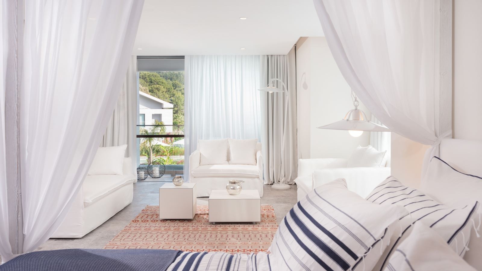 rooms-junior-suite-direct-pool-access