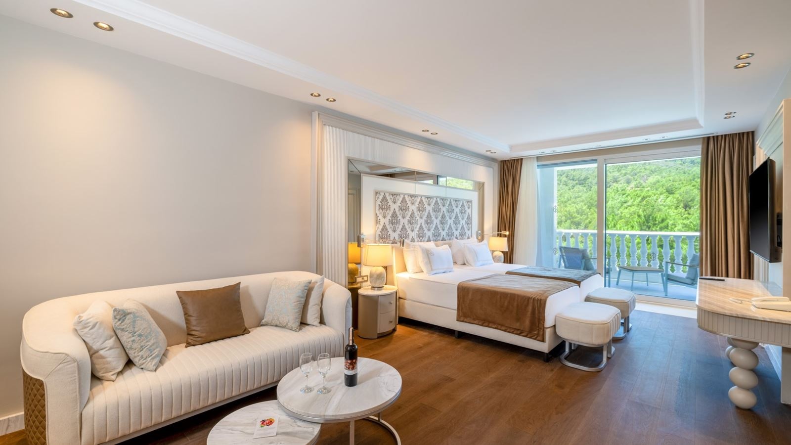 rooms-mare-signature-suite-land-view