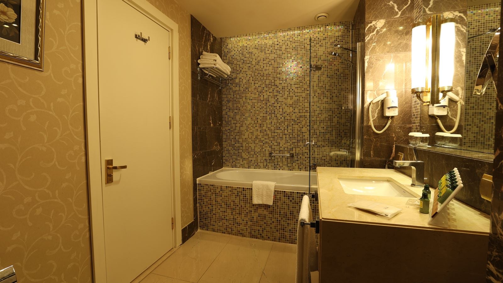 rooms-deluxe-room-sea-view