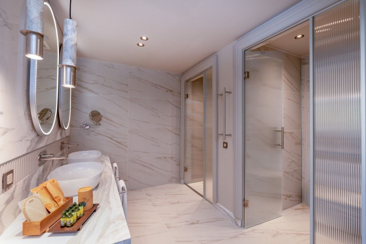 rooms-mare-signature-family-suite-land-view-venezia-building-6th-floor