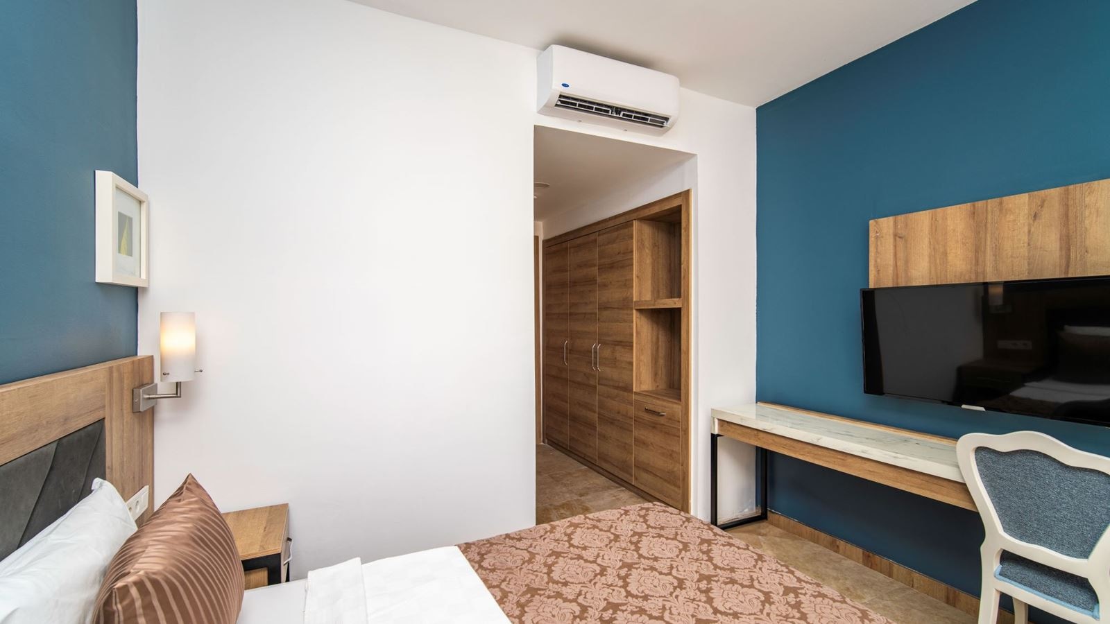 rooms-standard-room-land-view