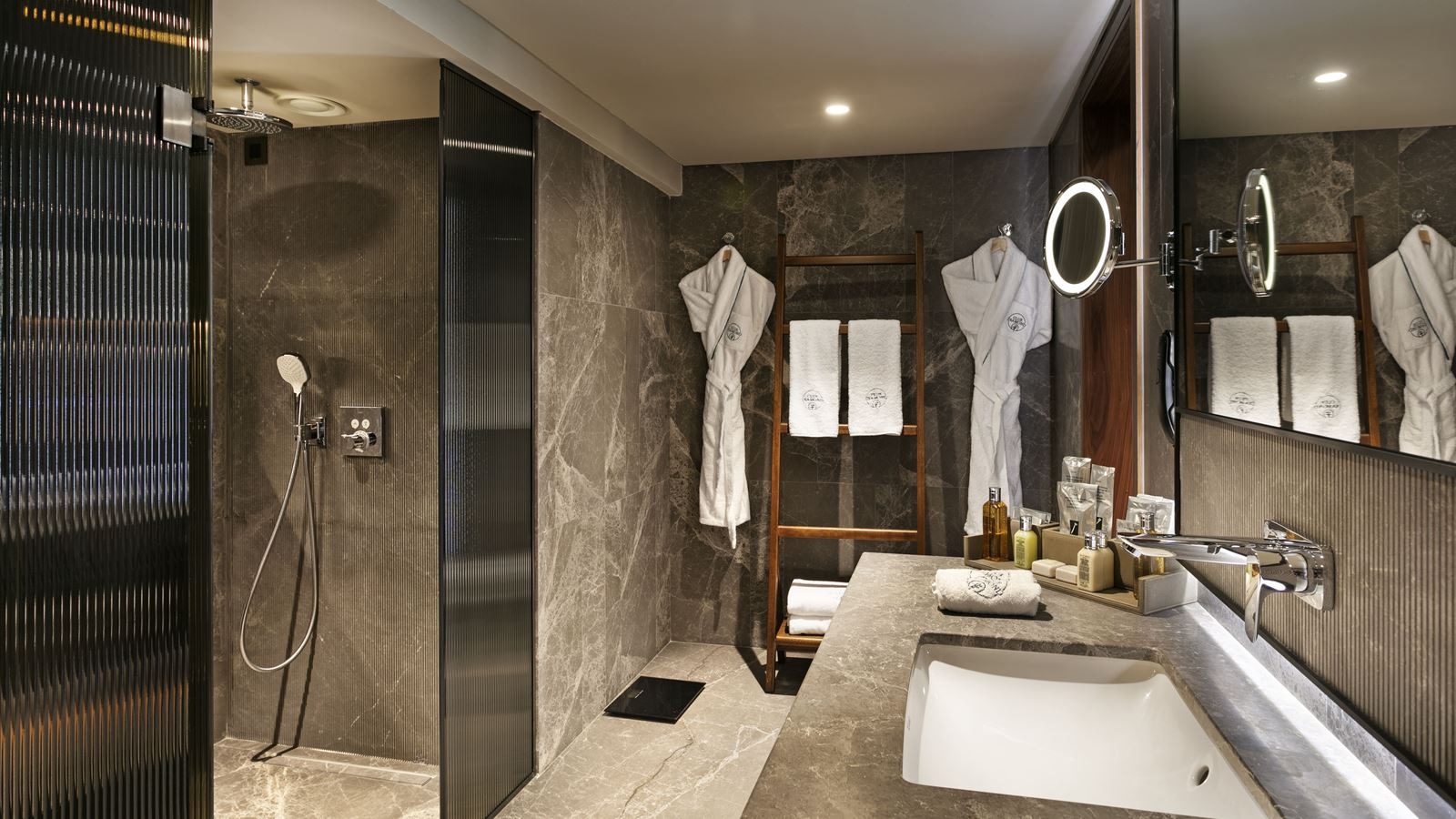 rooms-executive-suite